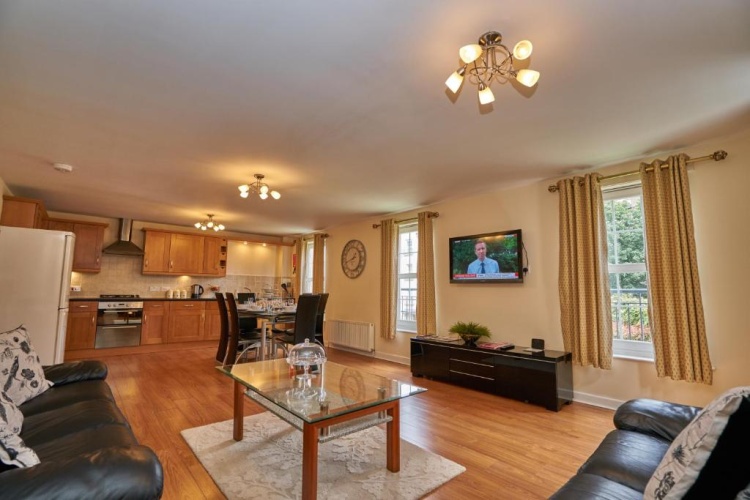 3 Bedrooms Apartment