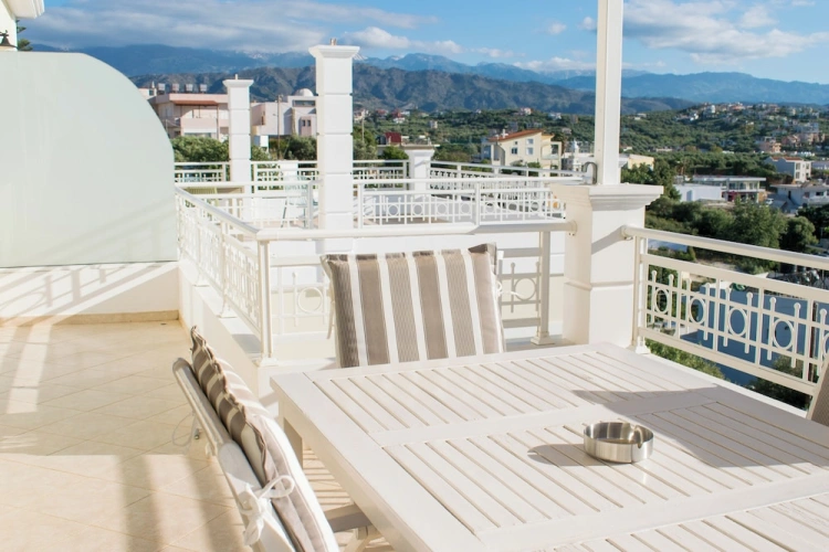 1 Bedroom Apartment with balcony and with mountain view
