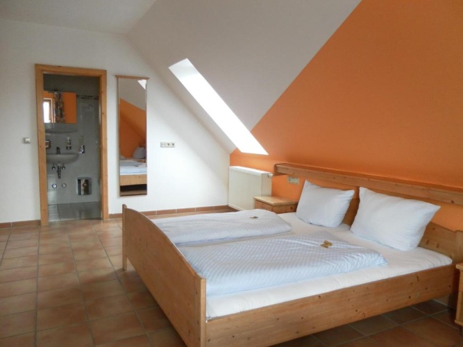 Standard Triple room