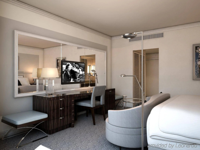Vogue Hotel Montreal Downtown, Curio Collection By Hilton photo 7