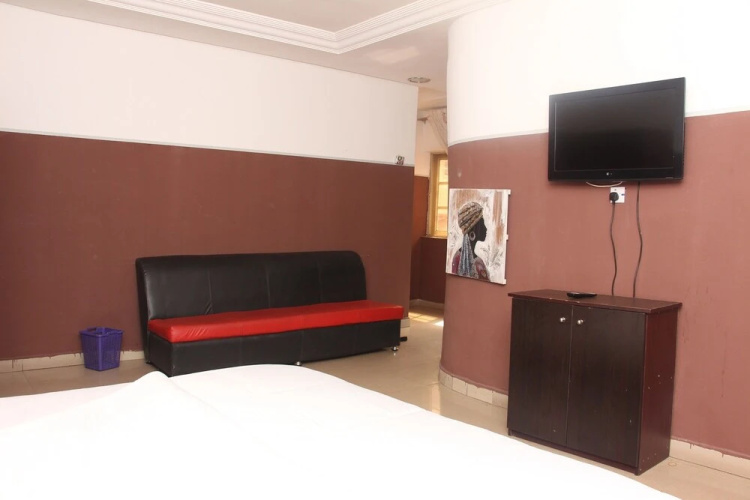 Peak Pleasure Hotel
