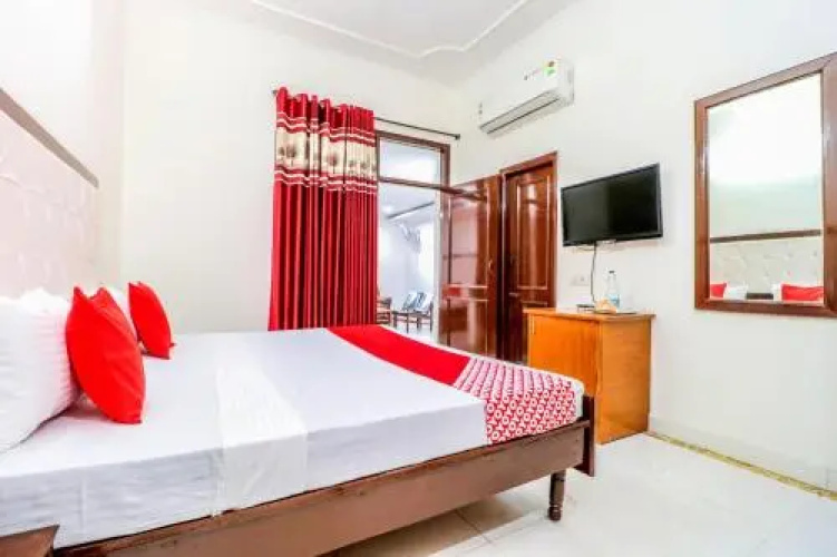 OYO 11036 Preet Lodge Mohali