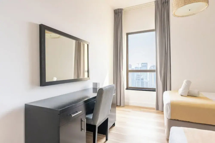 Luxe Marina View Retreat - 2BDRM