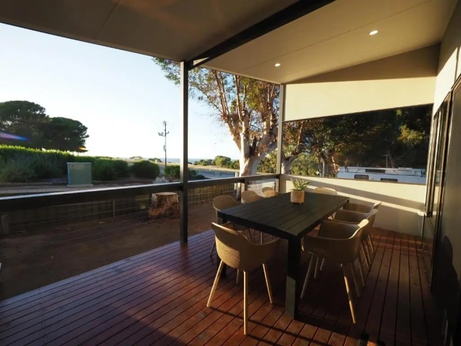 3 Bedrooms Bungalow