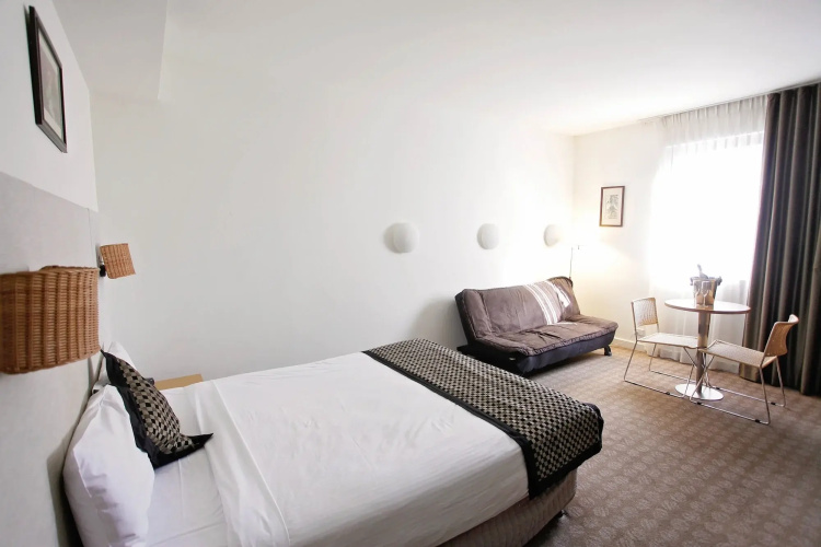 Golden Pebble Hotel