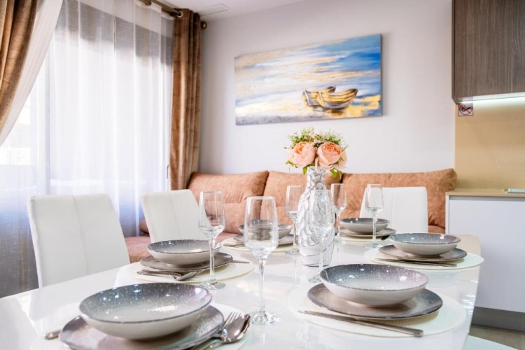 3 Bedrooms Apartment