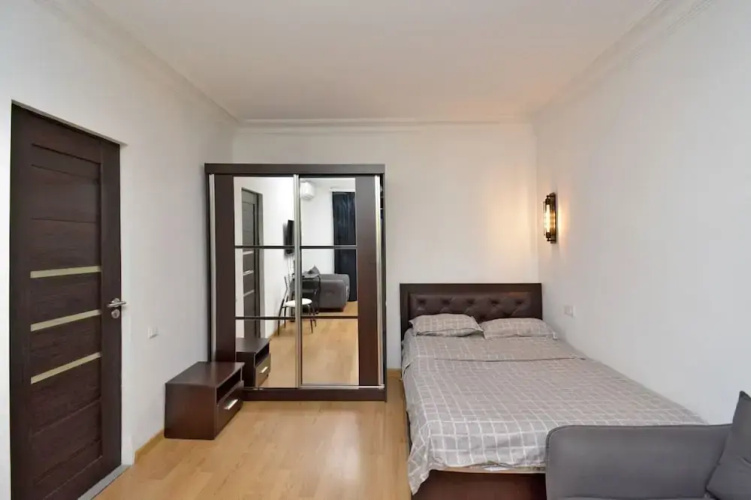 Mashtots  apartment by Luxe Group MA154