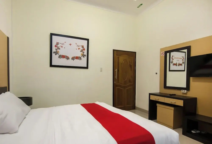 Esther Hotel