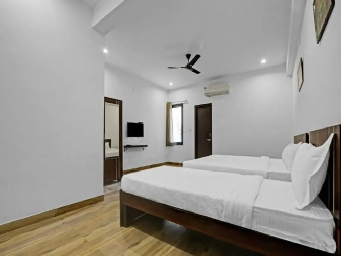 Fabhotel Dream Inn I
