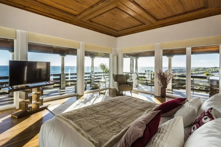 Seafront Manor by Cadenzalux