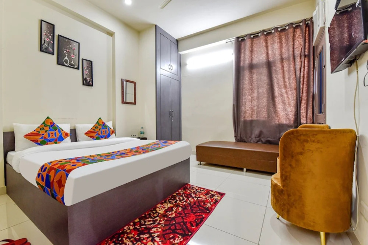 Fabhotel Moon Light Palace