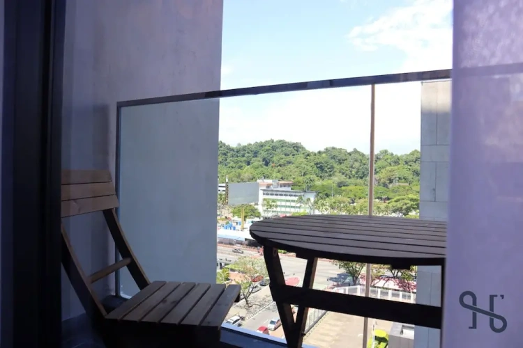 Suite with city view