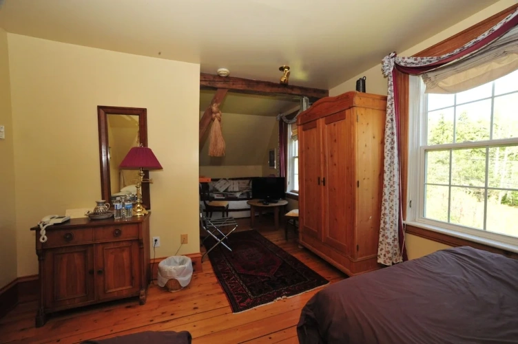 Standard Quintuple Family room