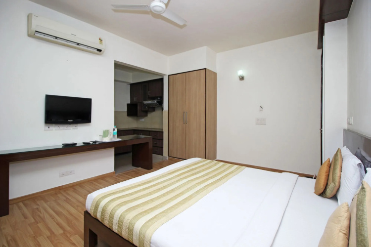 Merriment Hotel Sec 31 by OYO