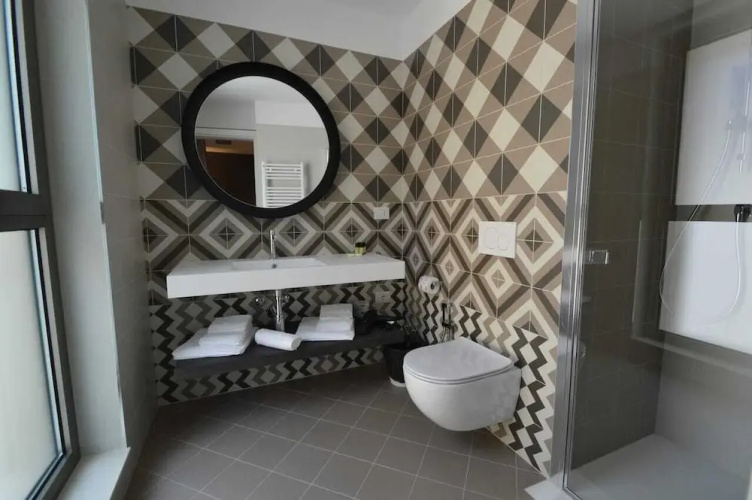 GuestHouse by LaSuite