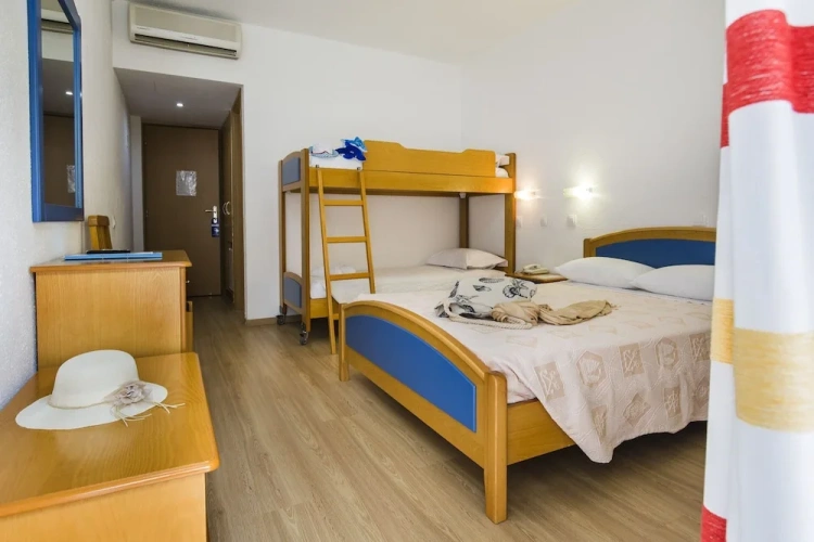Standard Quadruple room with balcony and with garden view