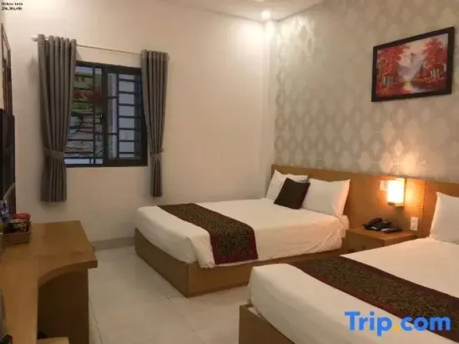 Standard Sextuple Family room