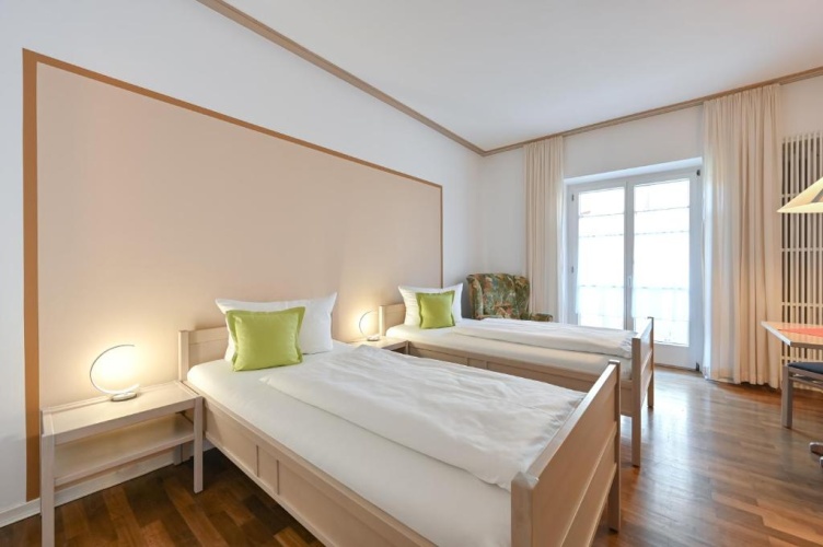 Standard Twin room with balcony