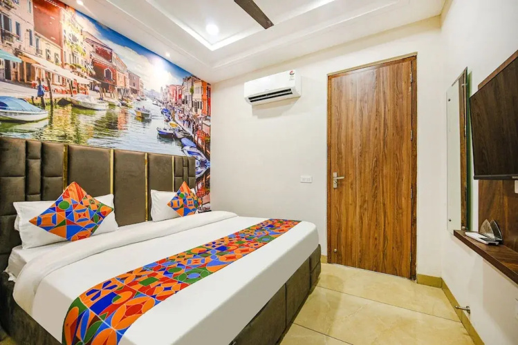Fabhotel Globe Inn