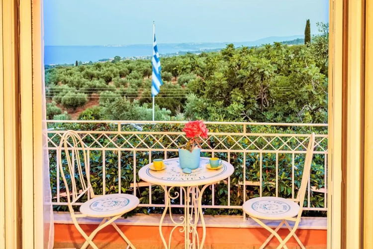 Country House with Panoramic View And Beach Access