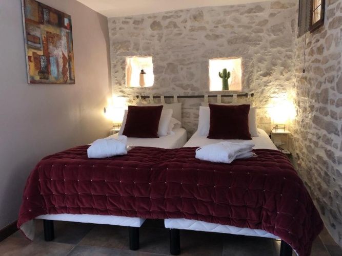 Double Basement Suite with pool view