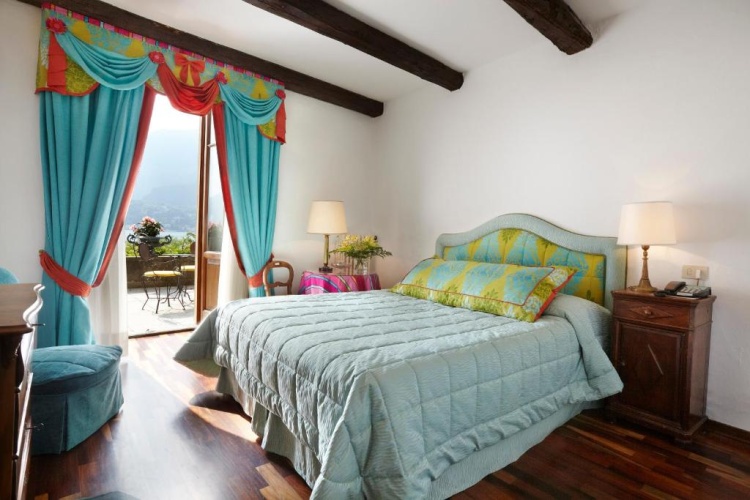 Standard Double room with lake view