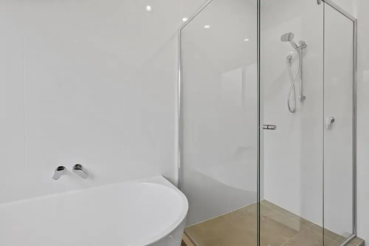 Coastal 3-bed House With BBQ and Private Courtyard