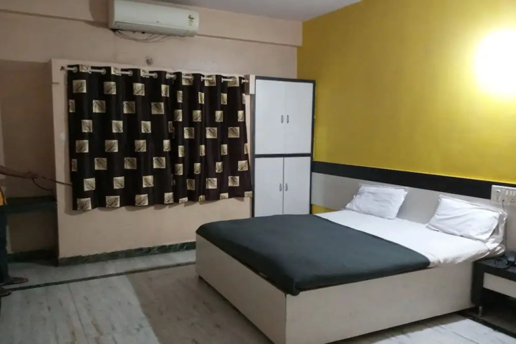 Hotel Kaustubh