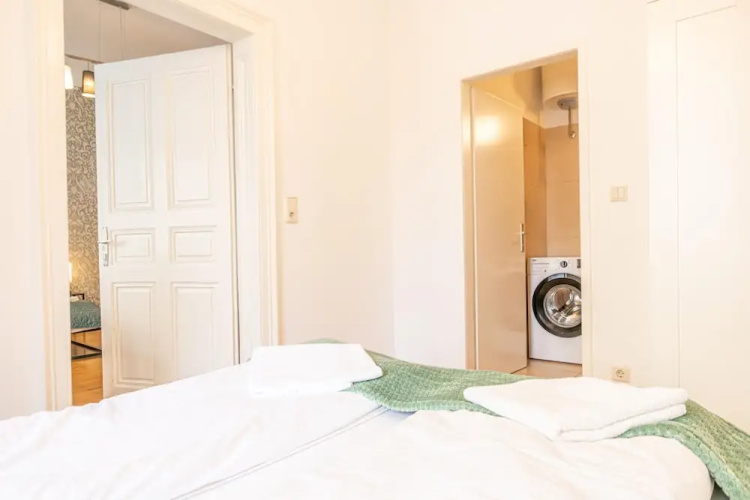 Friendly 2BR Apt- Near Rennweg