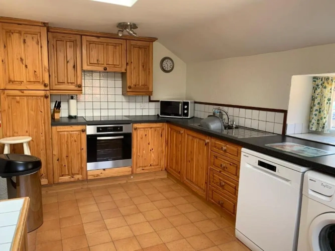 3 Bedrooms Cottage