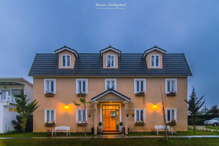 Standard Triple room