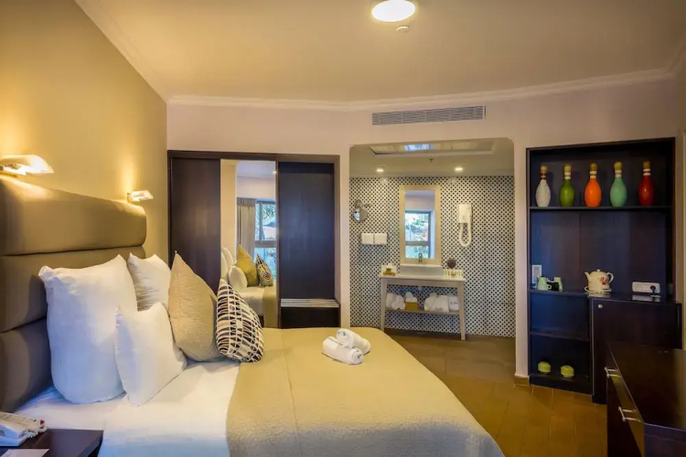 C-Hotel Neve Illan