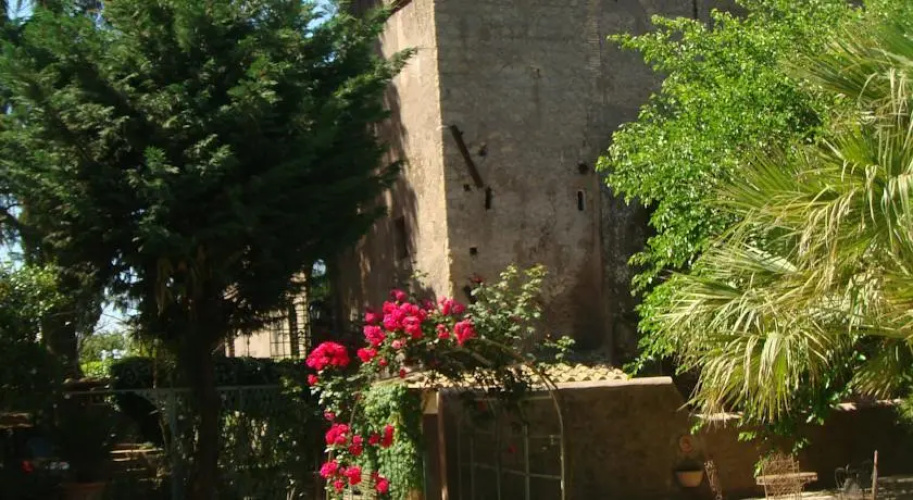 Torre Del Castello Di Torcrescenza