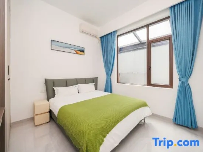 5 Bedrooms Villa