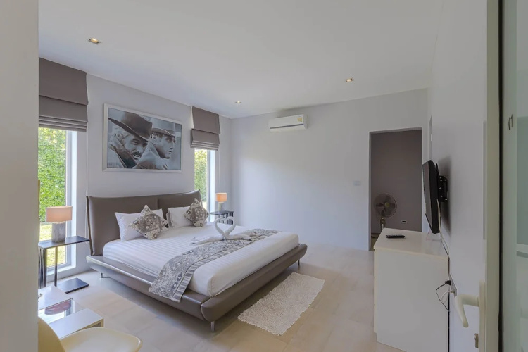 Luxury Modern 4 BR Pool Villa - PH111