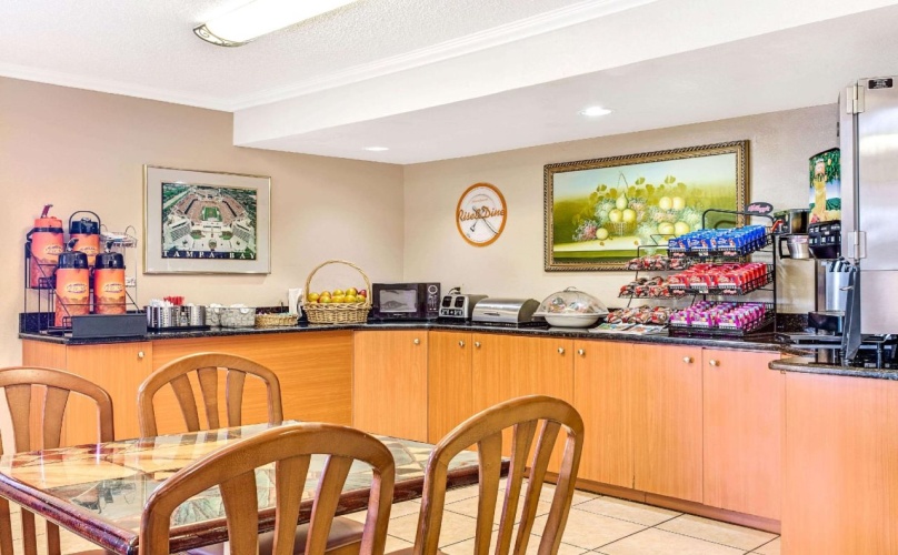 Holiday Inn Express & Suites Tampa - Stadium Area photo 31