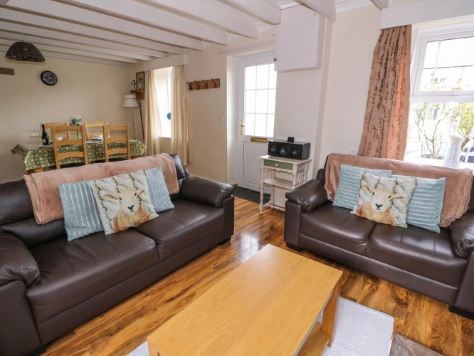 Cozy Cwtch Cottage