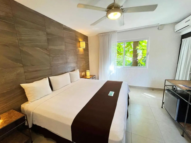 Moongate Hotel