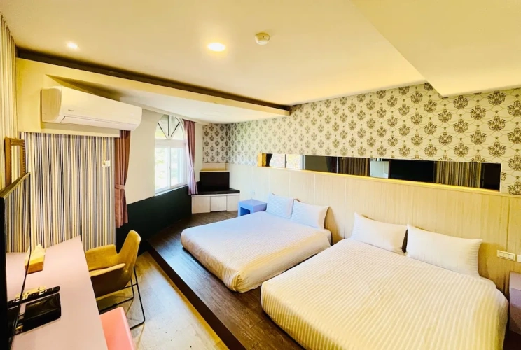 Standard Double room with street view