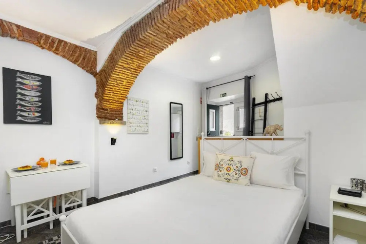 Cozy Alfama Haven: Perfect For Exploring Lisbon