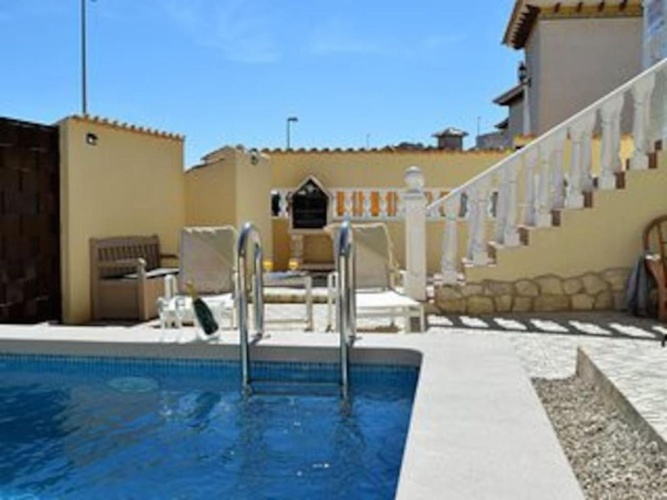 3 Bedrooms Apartment