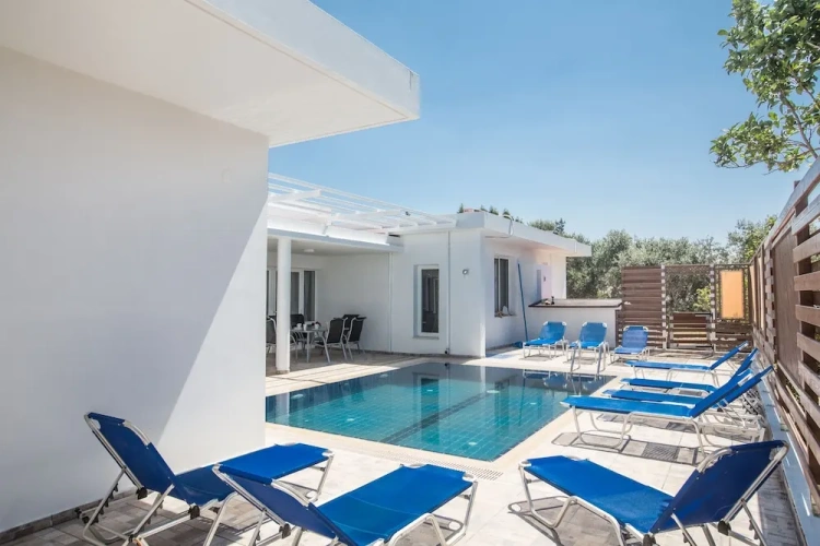 4 Bedrooms Villa with garden view