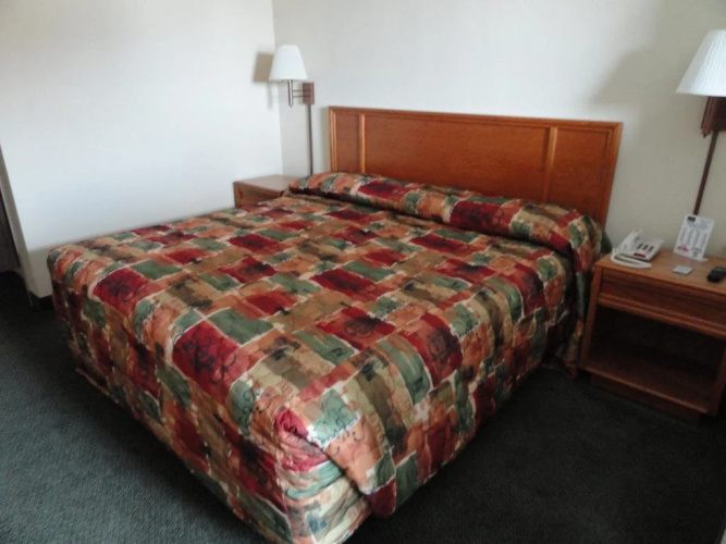 Travelers Inn & Suites