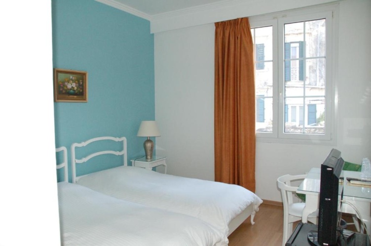 Economy Triple room