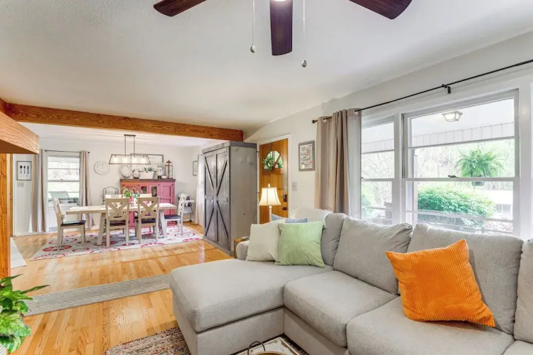 Fire Pit & Game Room: Family Home in Marshall