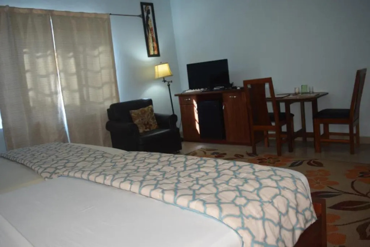 Coconut Pointe Villa & Beach Resort