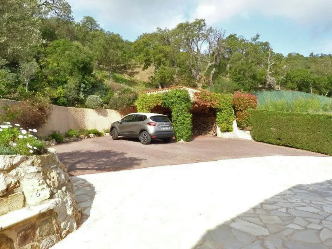 Spacious Villa in Var With Swimming Pool