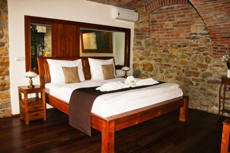 Suite with balcony and with lake view