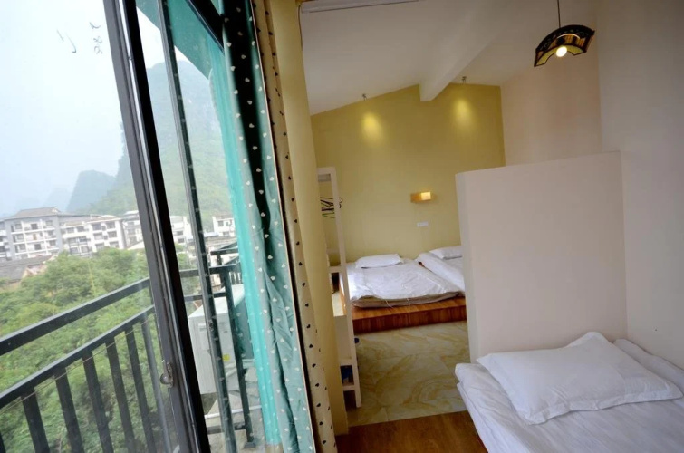 Shanshan gap Year Hotel