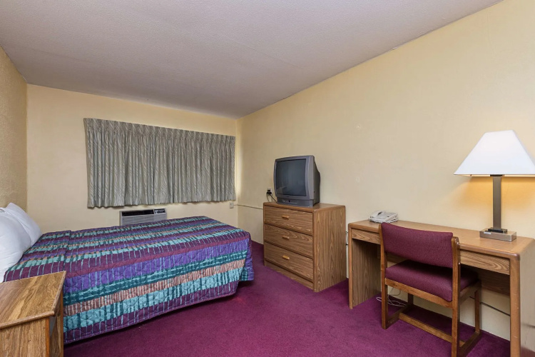 Motel 6-Moline, IL
